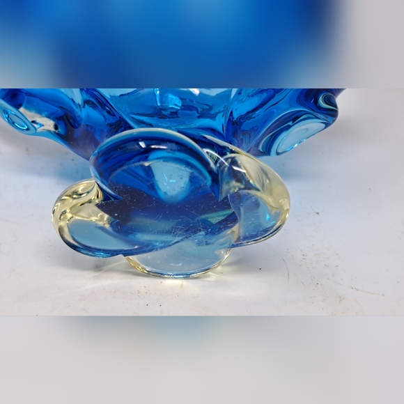 Vintage Blue Stretched Art Glass Centerpeice Dish - Picture 7 of 8
